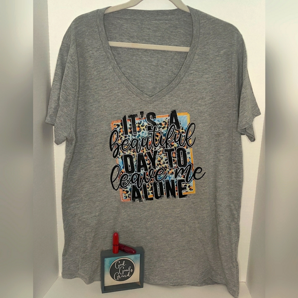 Ladies' Tagless V-neck Tee & Free Gift